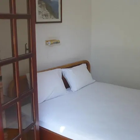 Kasteli Hostel Perissa (Santorini)