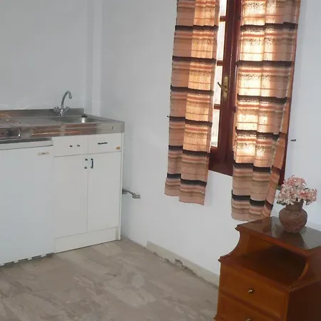 Hostel Kasteli *