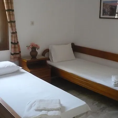 Kasteli Hostel Perissa (Santorini)
