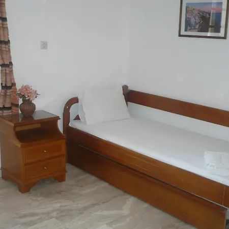 Hostel Kasteli Perissa (Santorini)