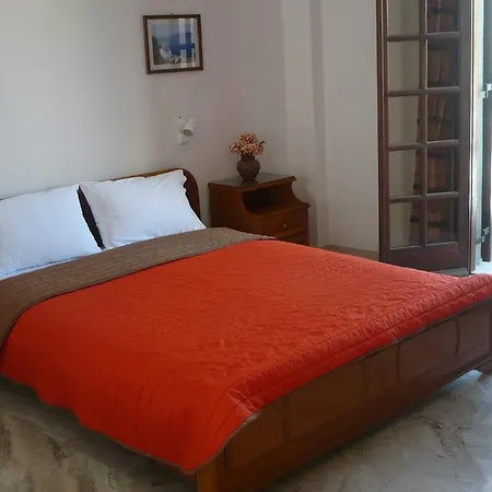 Kasteli Hostel Perissa (Santorini)