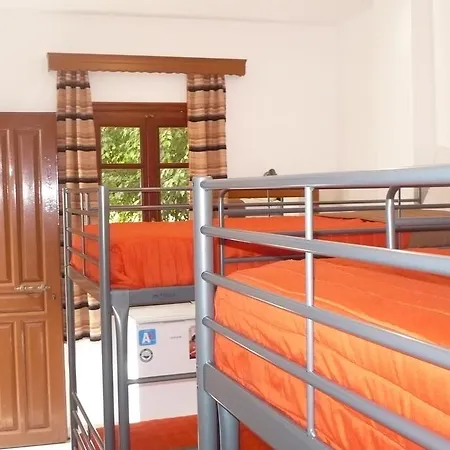 Hostel Kasteli Perissa (Santorini)