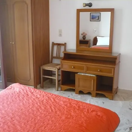 Ostello Kasteli Perissa (Santorini)